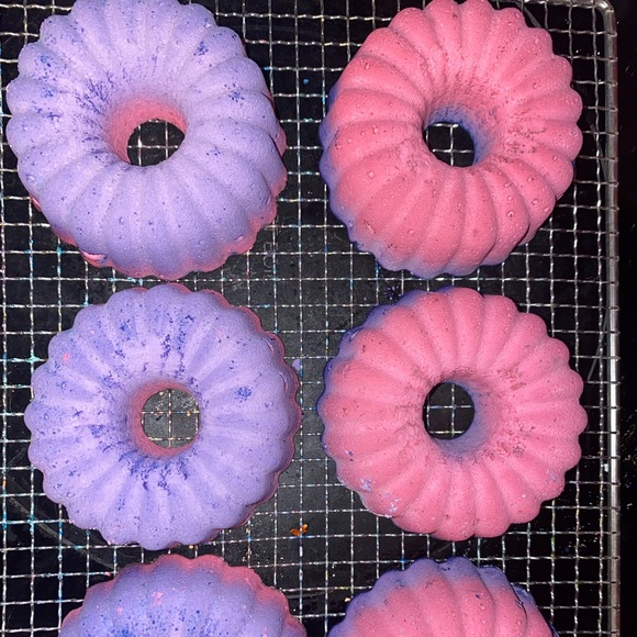 6 Large Mini Bundt Cakes Reformed Gym Chalk - Picture 2 of 3